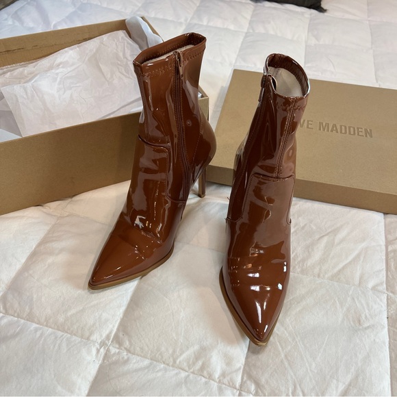 Steve Madden Elwyn Bootie - Picture 2 of 7